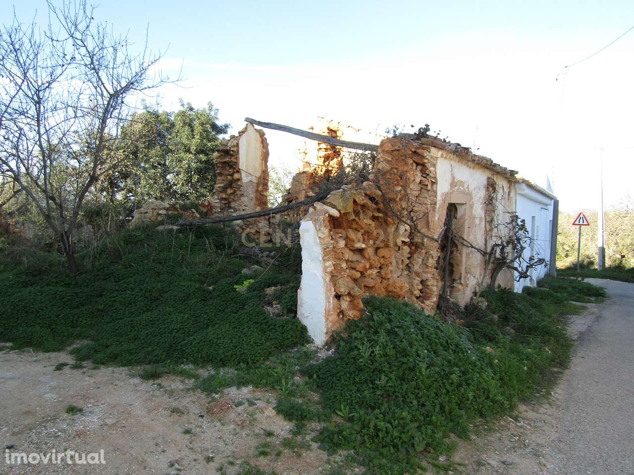 Moradia para reconstruir - Grande imagem: 2/6