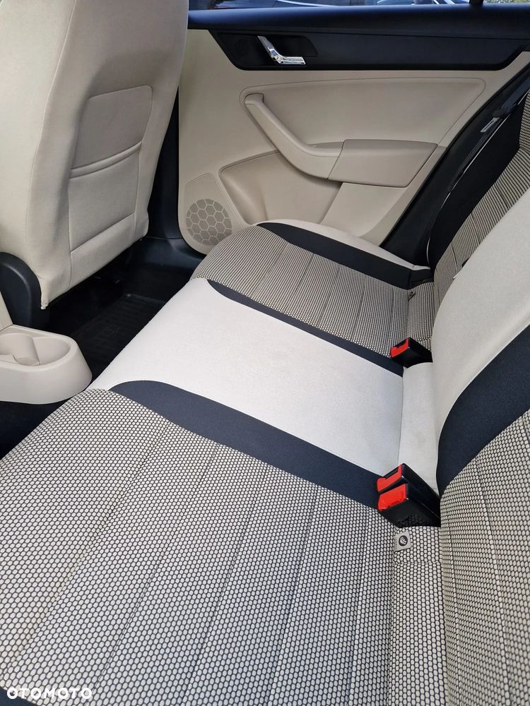 Skoda RAPID Spb 1.6 TDI DPF Ambition - 13