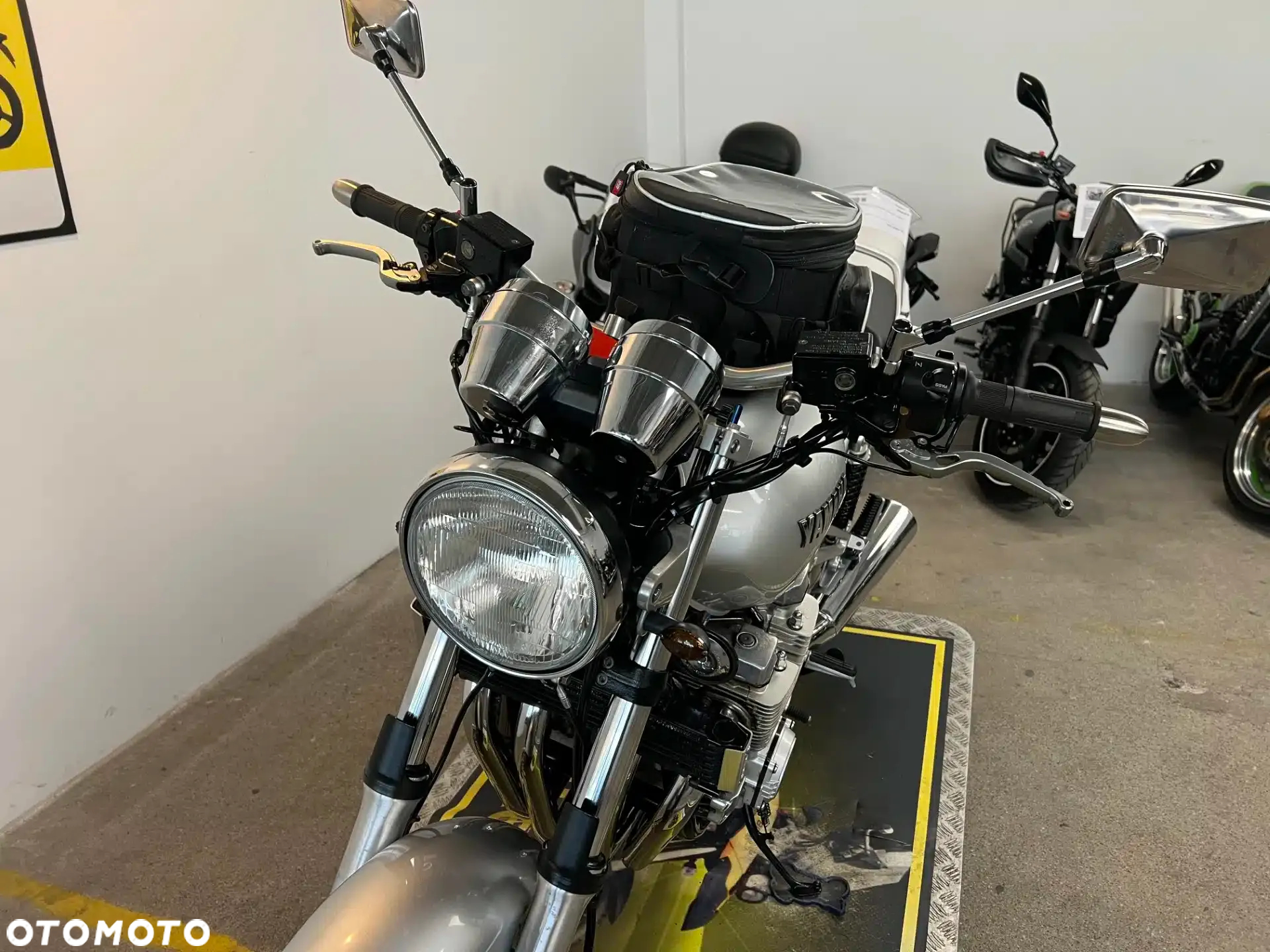 Yamaha XJR - 23