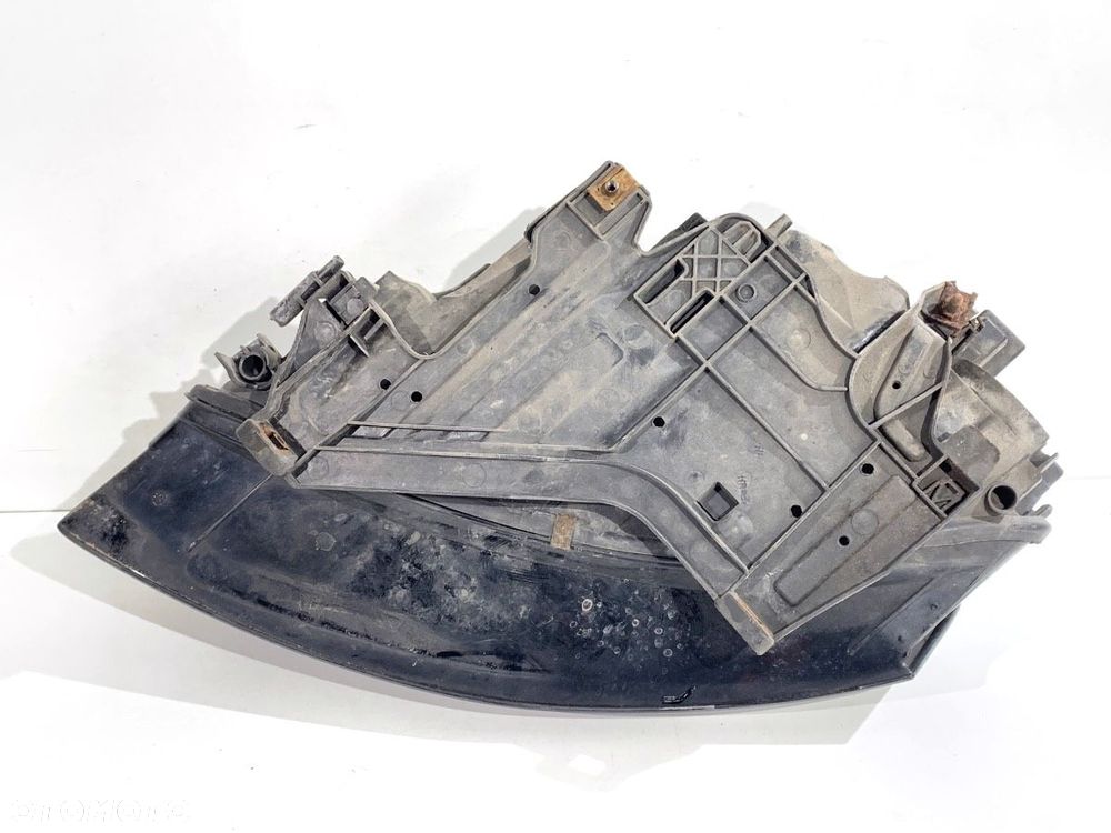 REFLEKTOR PRAWY PRZÓD  AUDI A4 B8 (8K2) 2007 - 2015 1.8 TFSI 118 kW [160 KM] benzyna 2007 - 2012 - 5