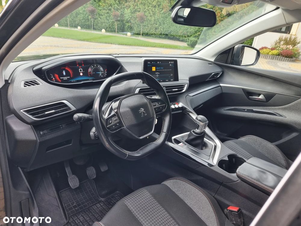 Peugeot 3008 1.2 PureTech Allure Pack S&S - 17