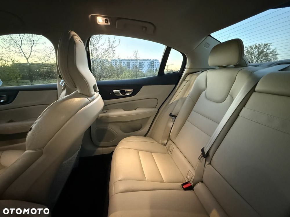 Volvo S60 T5 Momentum Pro - 11
