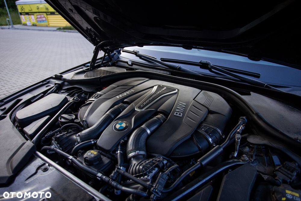 BMW Seria 5 M550i xDrive - 24