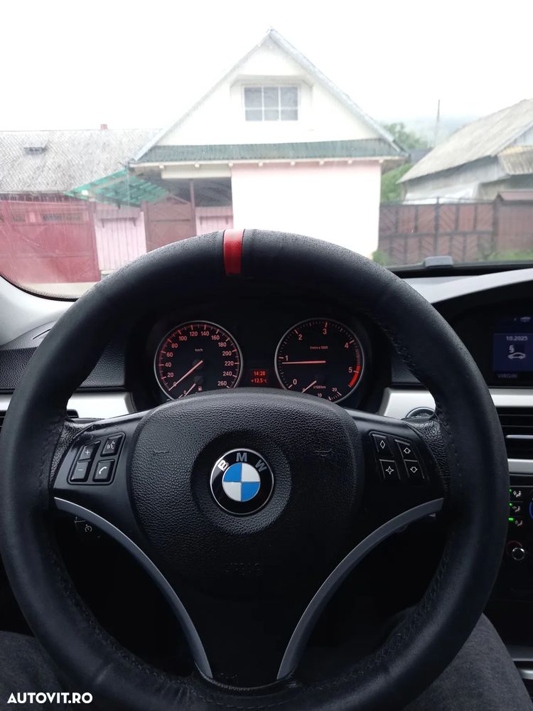 BMW Seria 3 318d Touring - 9