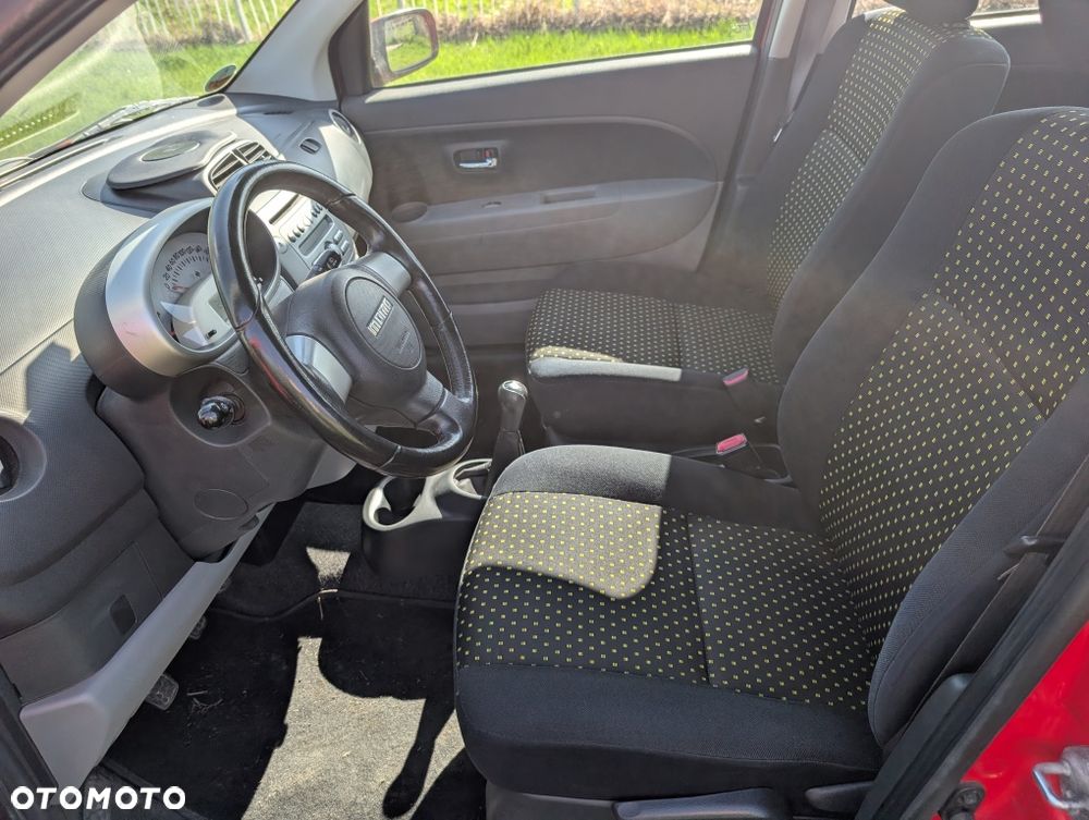 Daihatsu Sirion - 5