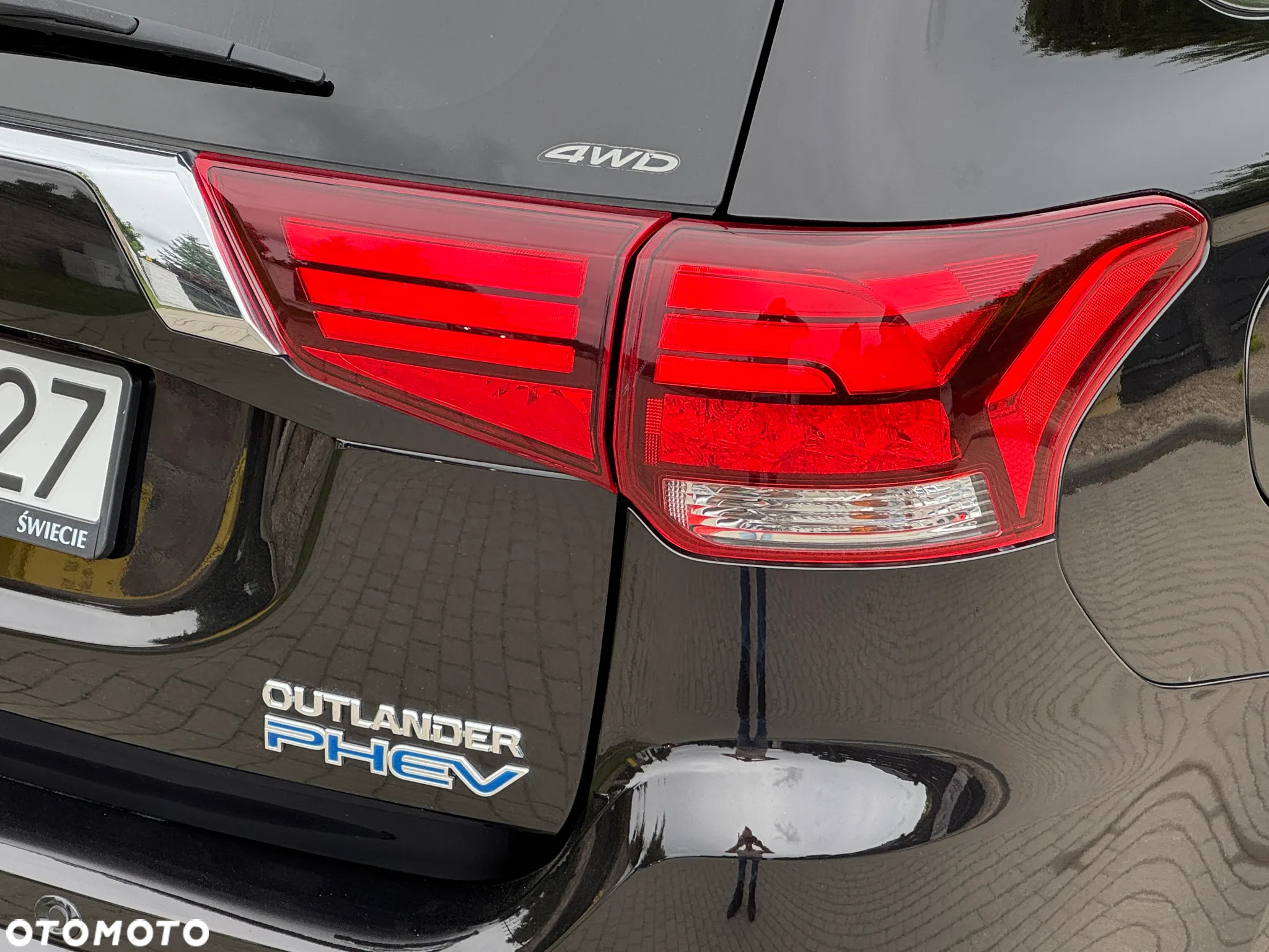 Mitsubishi Outlander PHEV Instyle NAVI + - 18