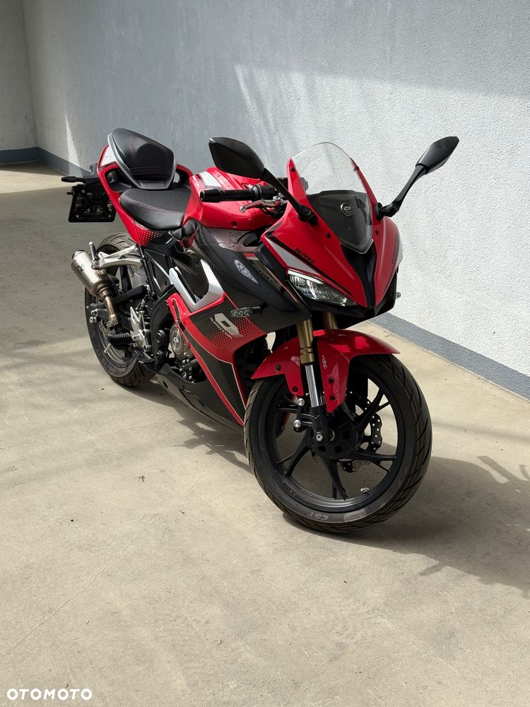 QJMOTOR SRK 125R - 1