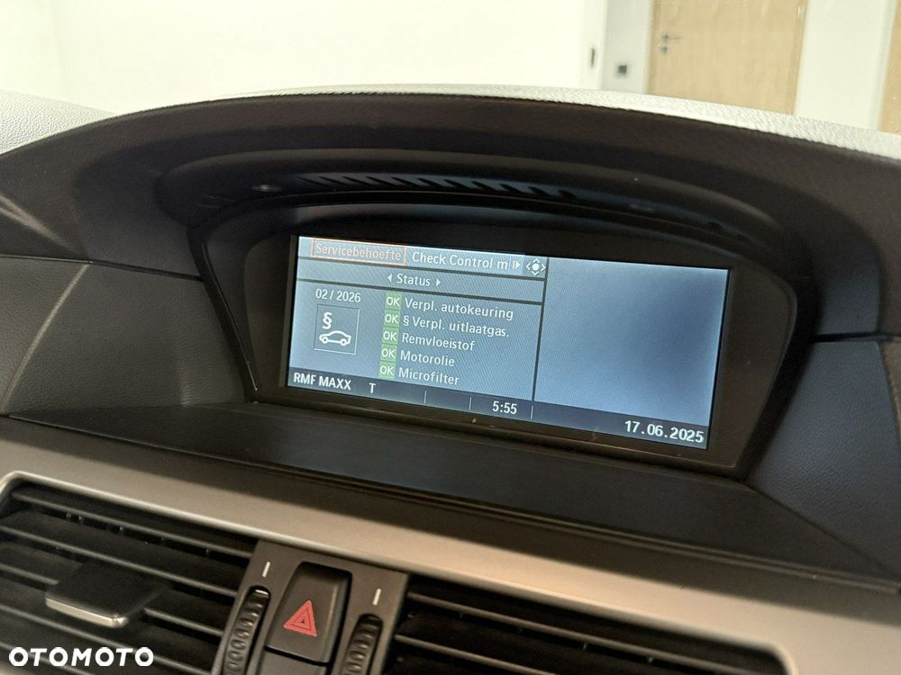 BMW Seria 5 525i Touring - 24