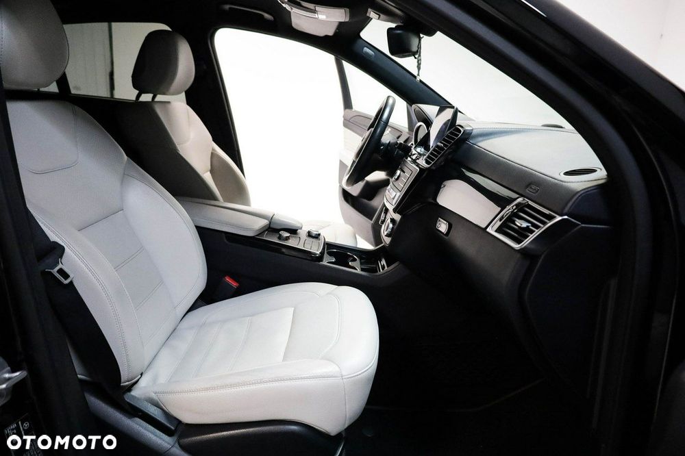 Mercedes-Benz GLE - 24