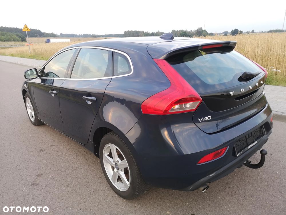 Volvo V40 D3 Momentum - 4