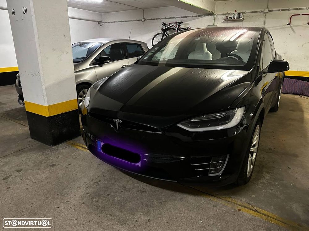 Tesla Model X - 5