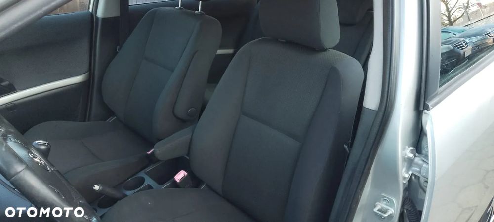 Toyota Corolla Verso 2.2 D-4D Gold + 7os - 16