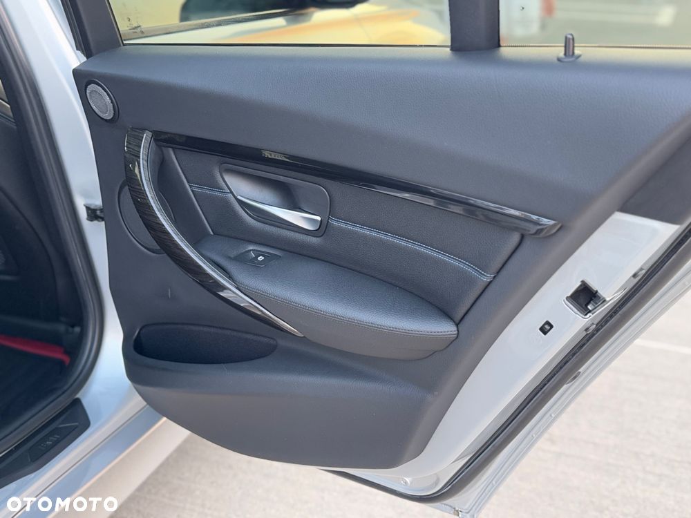 BMW Seria 3 - 36