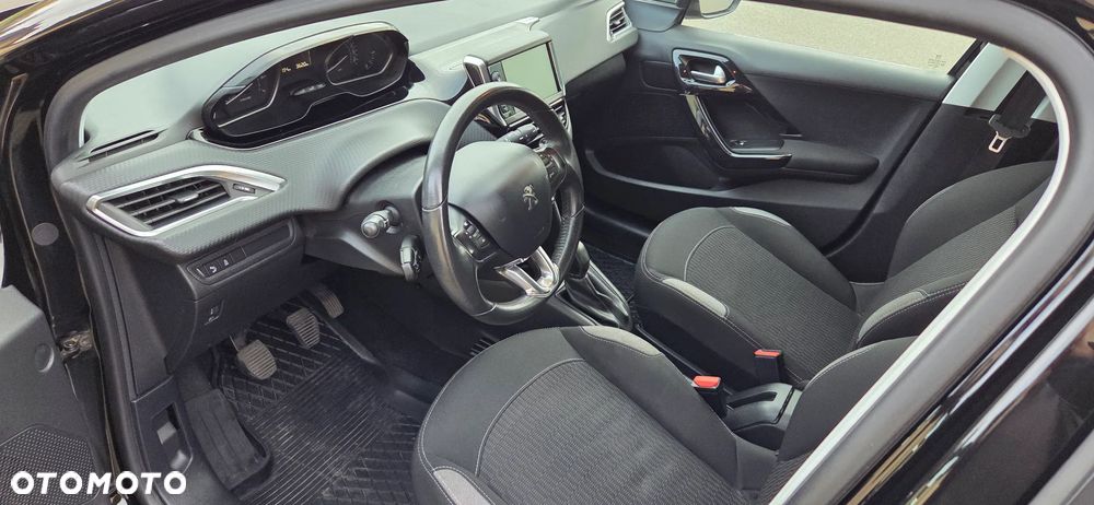 Peugeot 208 1.2 PureTech Allure - 10