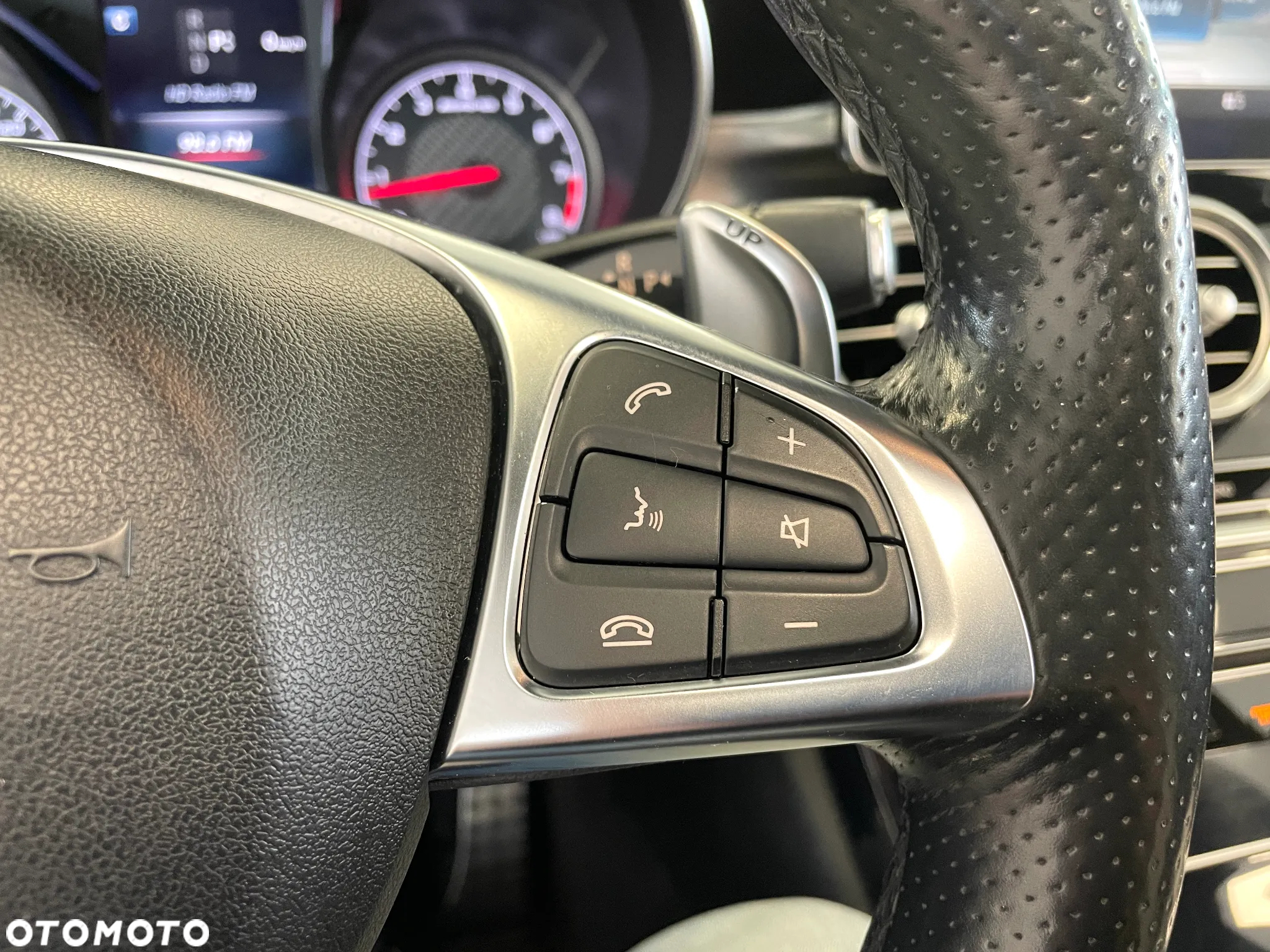 Mercedes-Benz Klasa C AMG 63 Coupe AMG Speedshift 7G-MCT - 13