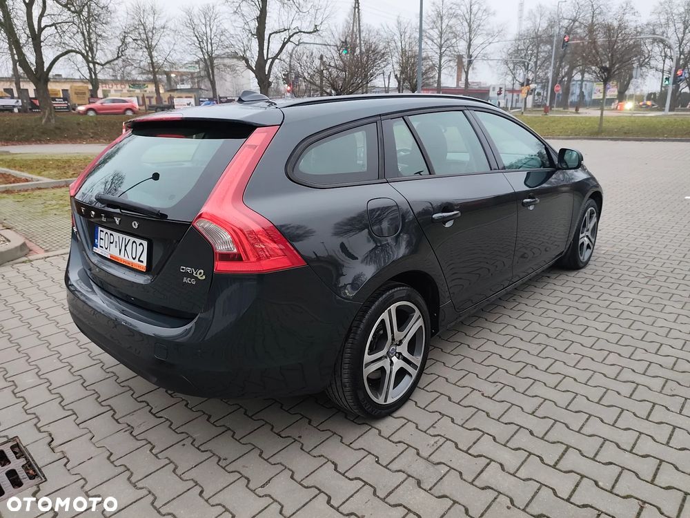 Volvo V60 D2 Momentum - 4