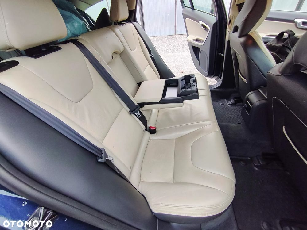 Volvo V60 D3 Summum - 22