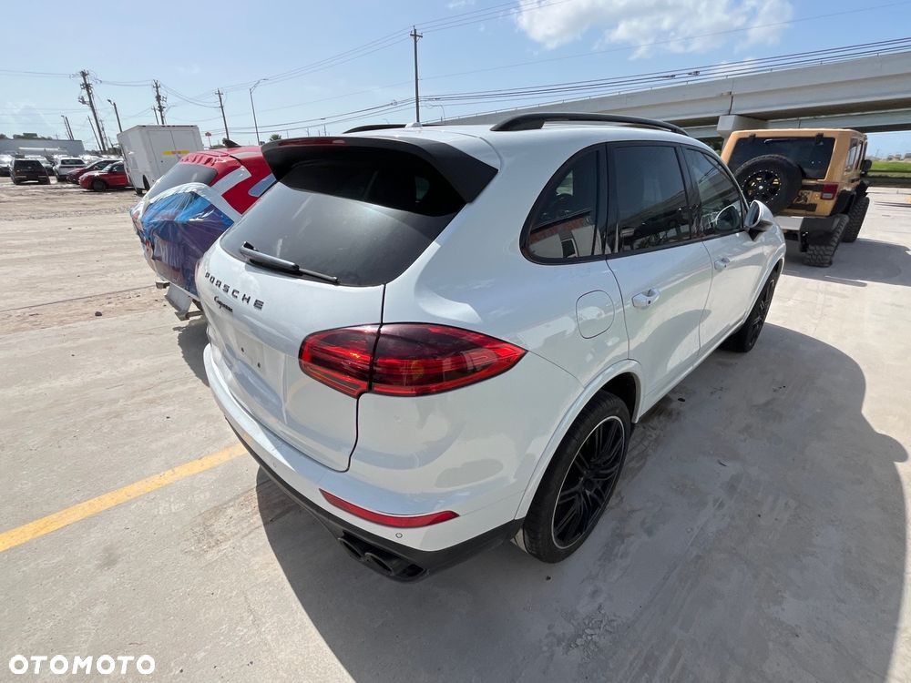 Porsche Cayenne - 6