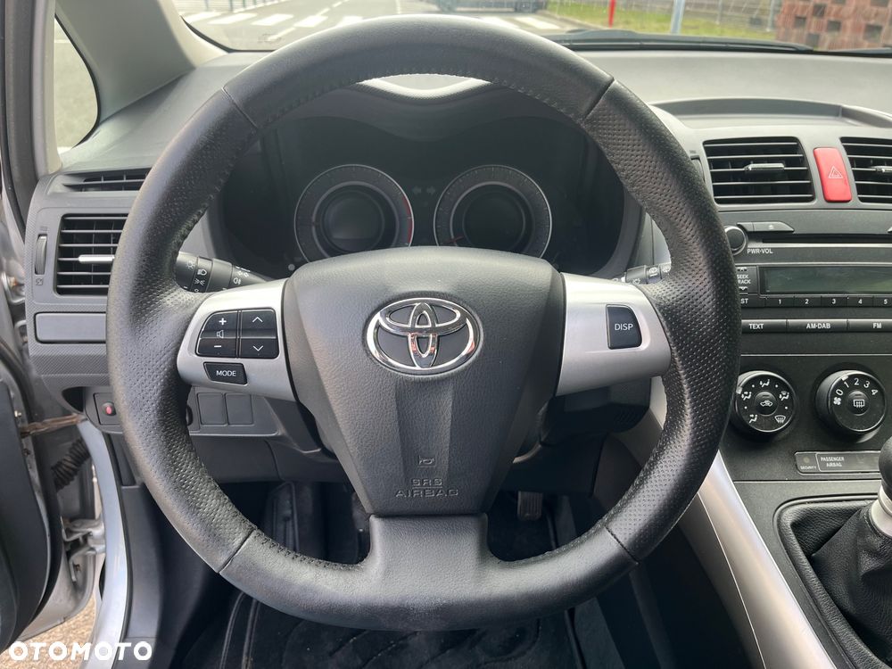 Toyota Auris 1.33 VVT-i Terra - 14
