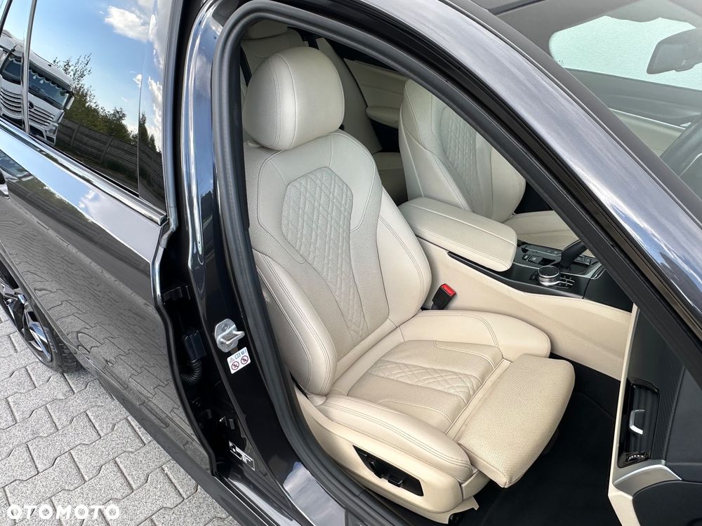 BMW Seria 5 530e M Sport sport - 26