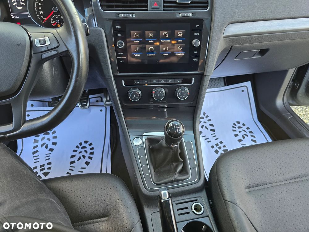 Volkswagen Golf - 27