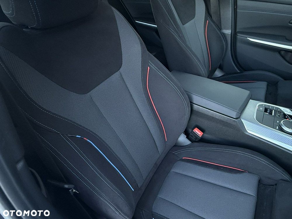 BMW Seria 3 320d xDrive M Sport - 12