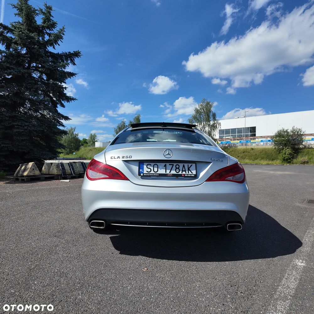 Mercedes-Benz CLA 250 4Matic 7G-DCT - 17