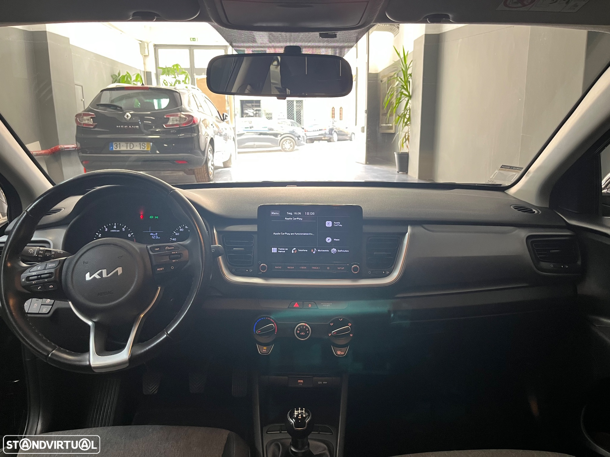 Kia Stonic 1.2 Dynamic - 29