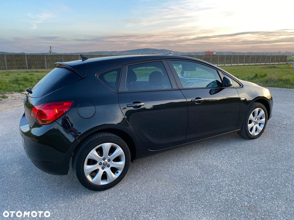 Opel Astra 1.4 Turbo Design Edition - 16