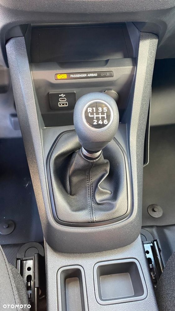 Ford Transit Courier - 31