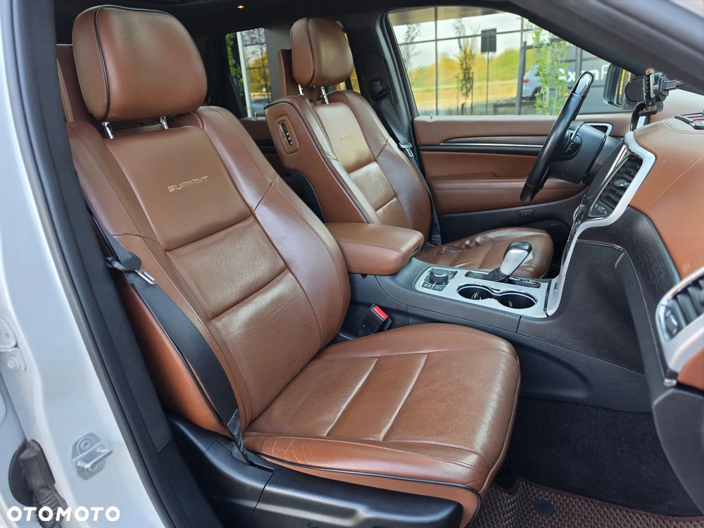 Jeep Grand Cherokee - 23