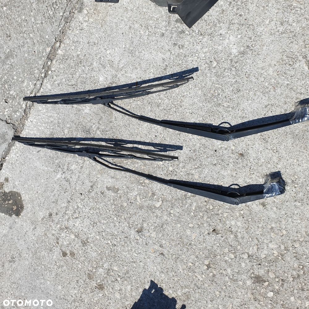 DODGE CHALLENGER WYCIERACZKA WYCIERACZKI  RAMIE PIORO  10R - 1