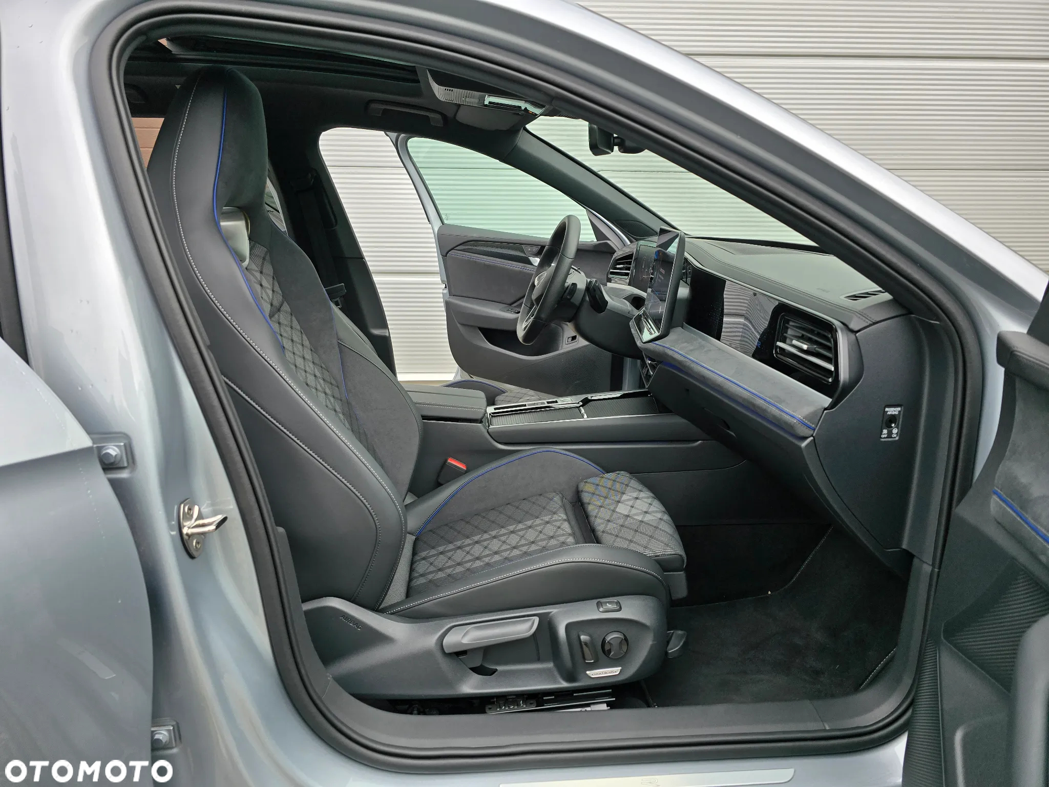 Volkswagen Passat Variant 2.0 TDI SCR DSG R-Line - 33