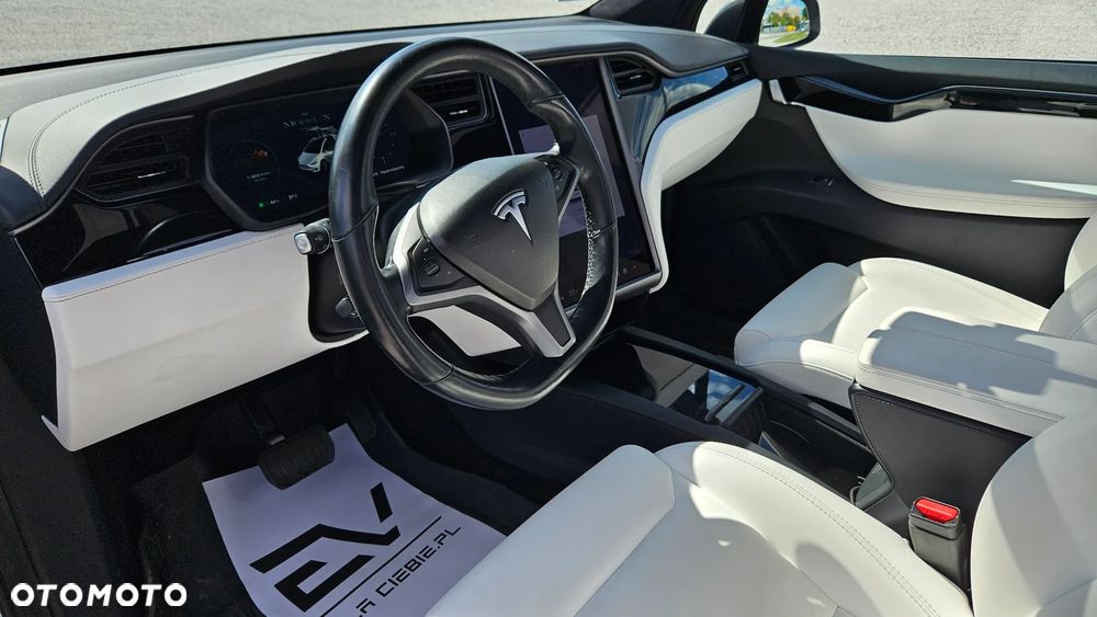 Tesla Model X - 13
