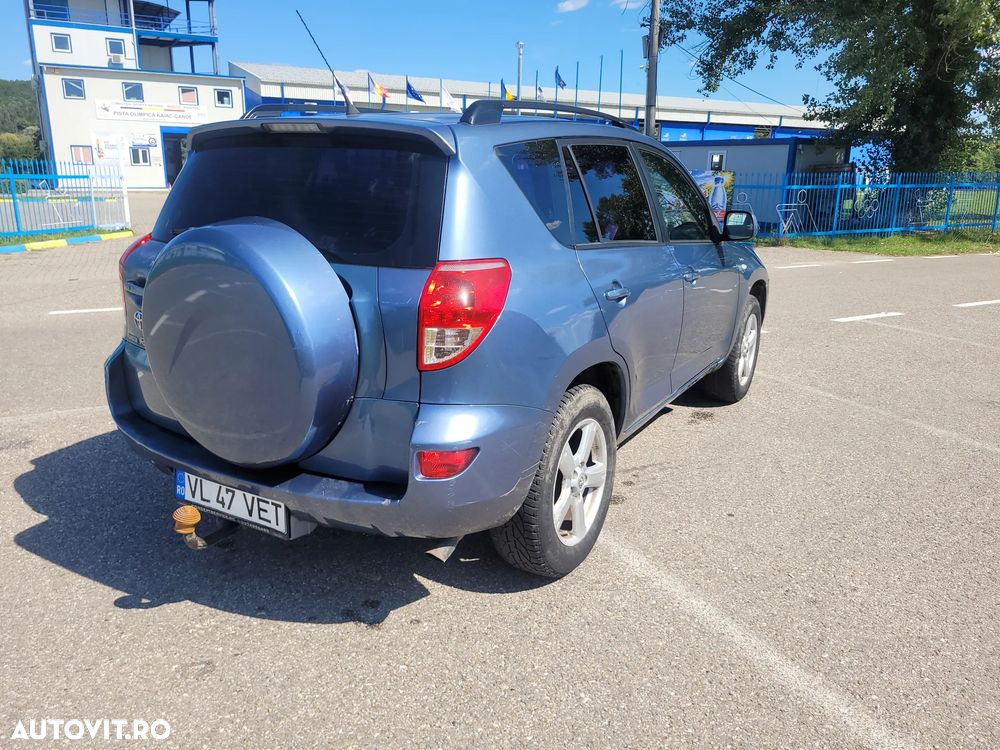 Toyota RAV4 2.2 D-4D Luxury - 3