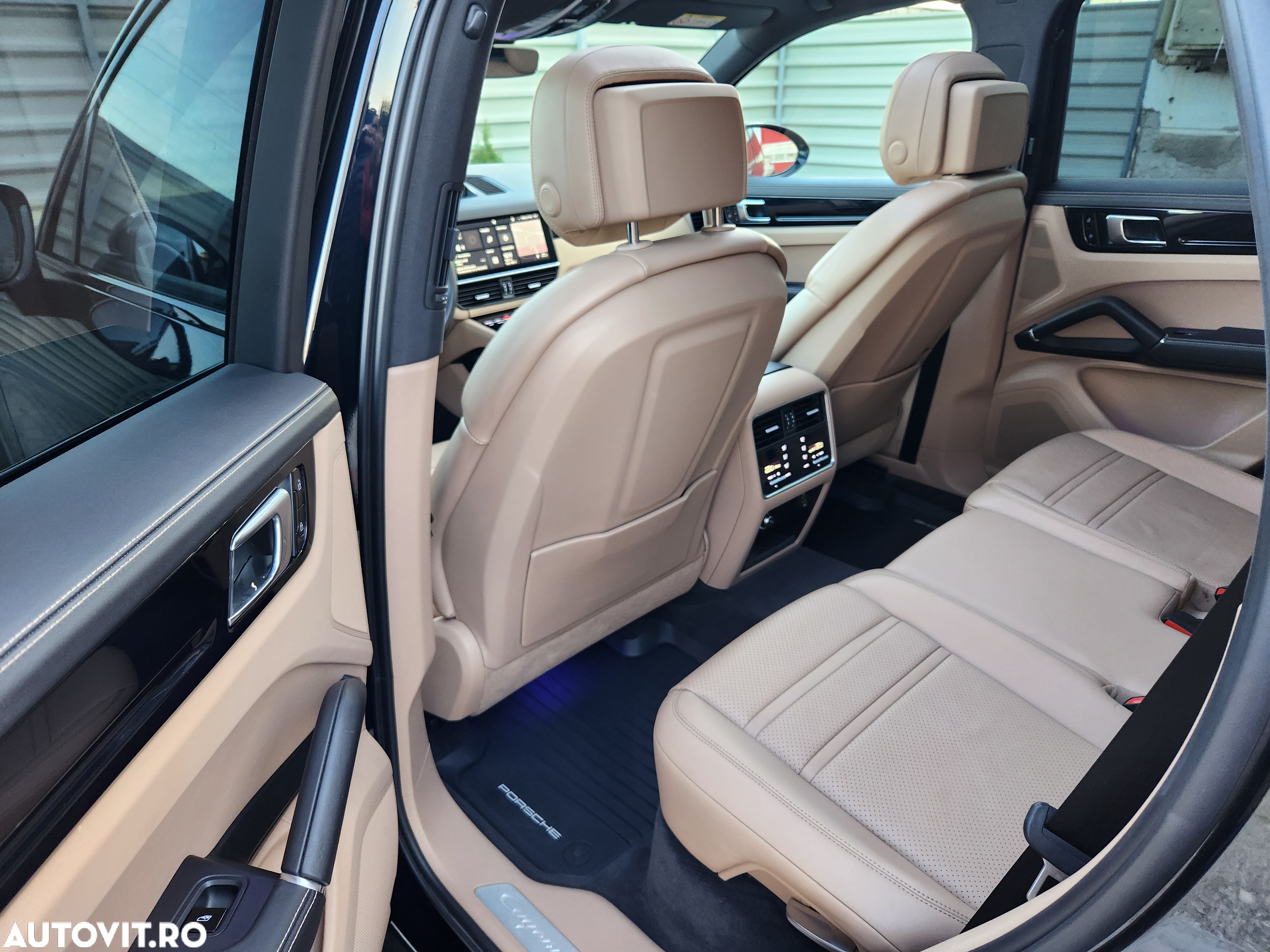 Porsche Cayenne - 9