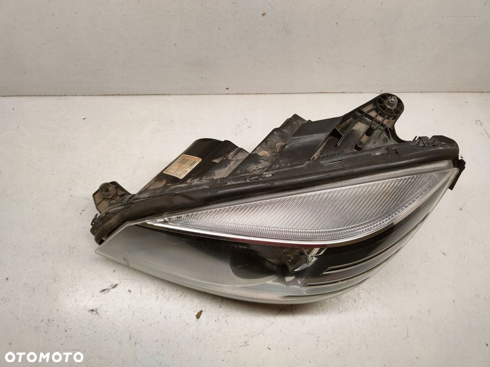 mercedes c klasa w 204 amg xenon lampa lewy przód a2048208059 - 3