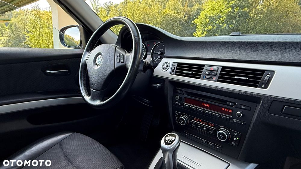 BMW Seria 3 320d xDrive - 19