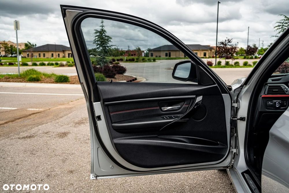 BMW Seria 3 330i Sport Line Shadow - 20