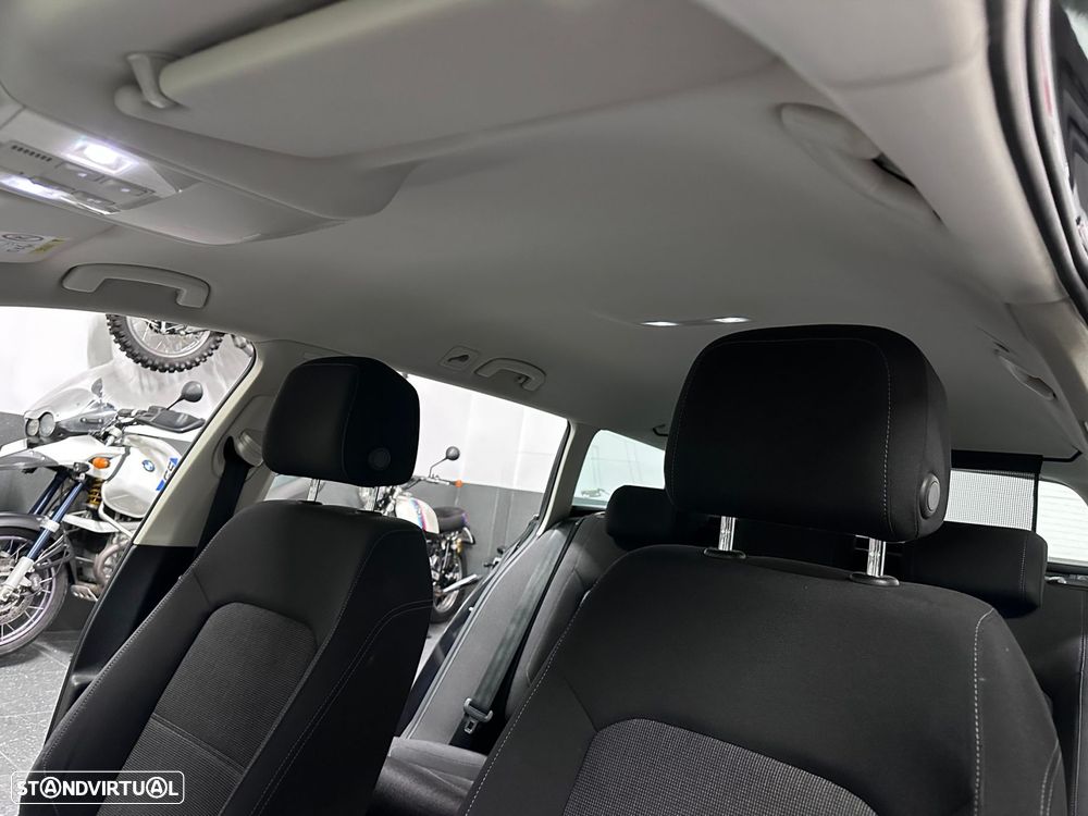 VW Passat Variant 2.0 TDi Confortline DSG - 23