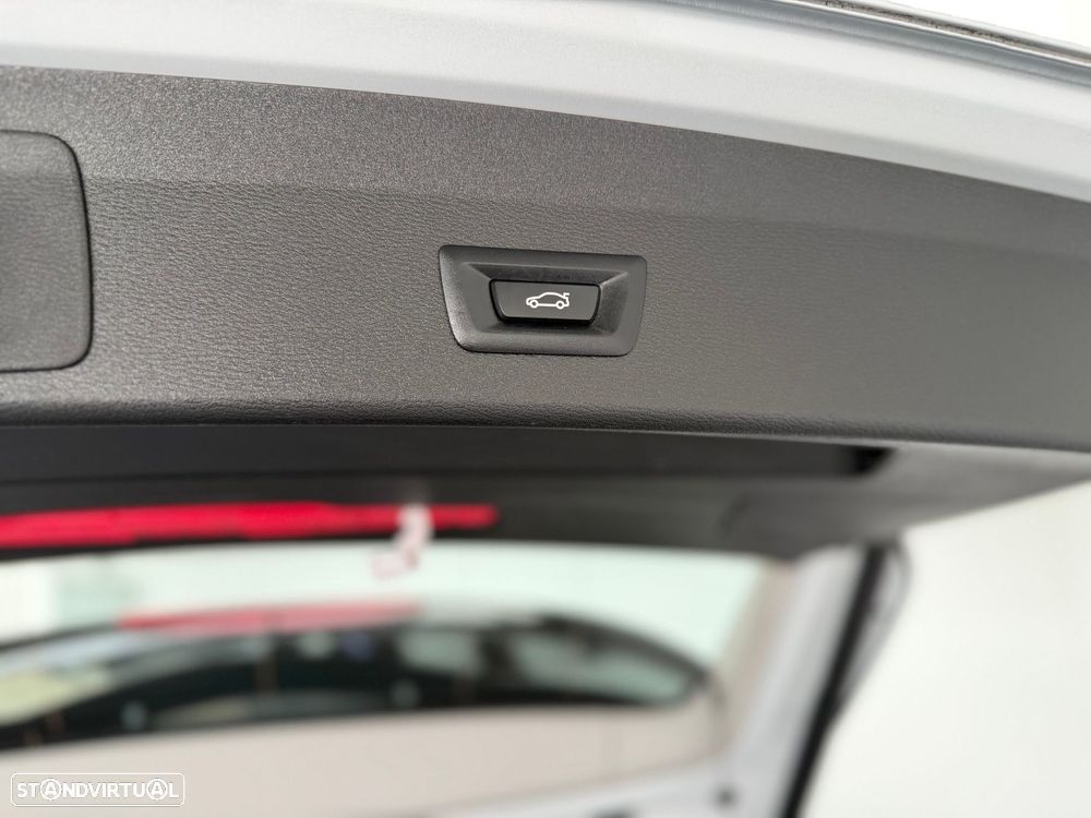 BMW X1 16 d sDrive Auto Line Sport - 31