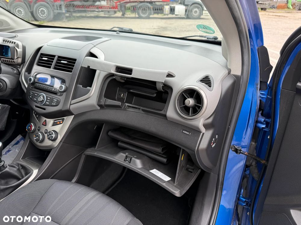Chevrolet Aveo 1.6 LTZ - 21