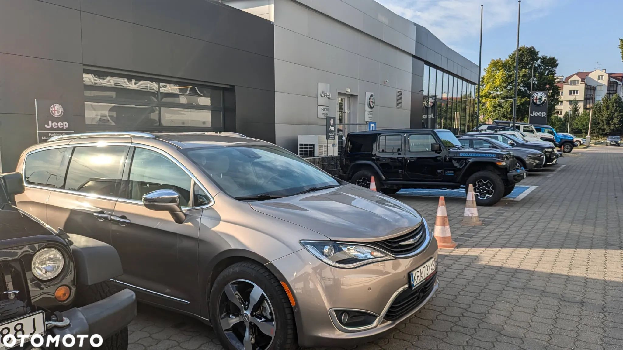 Chrysler Pacifica - 1