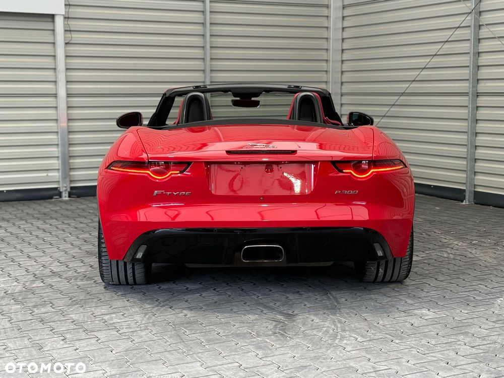Jaguar F-Type P300 - 6