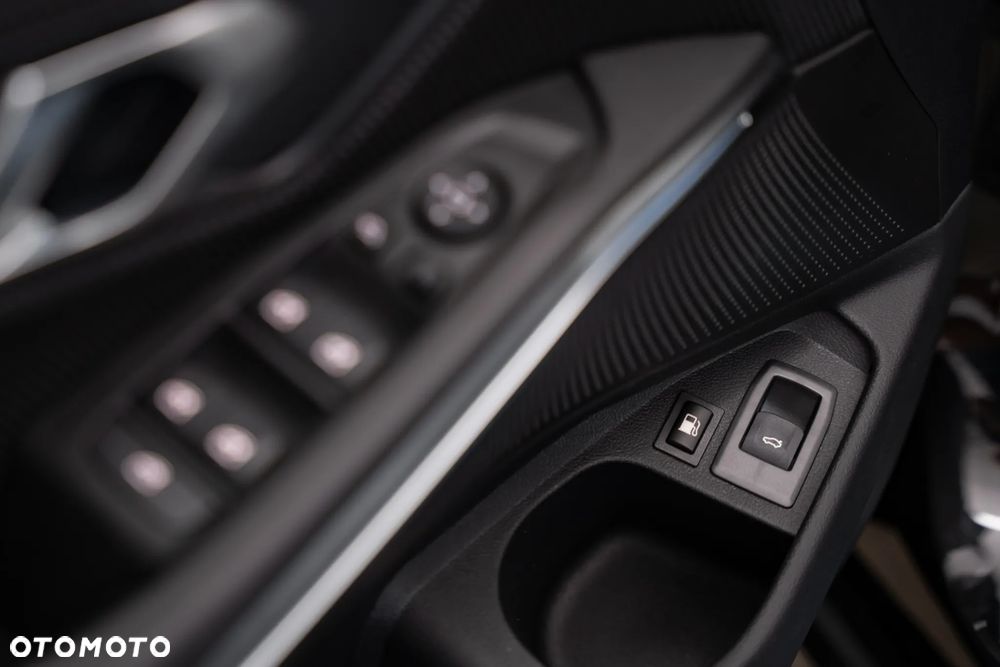 BMW Seria 3 330e PHEV xDrive - 25