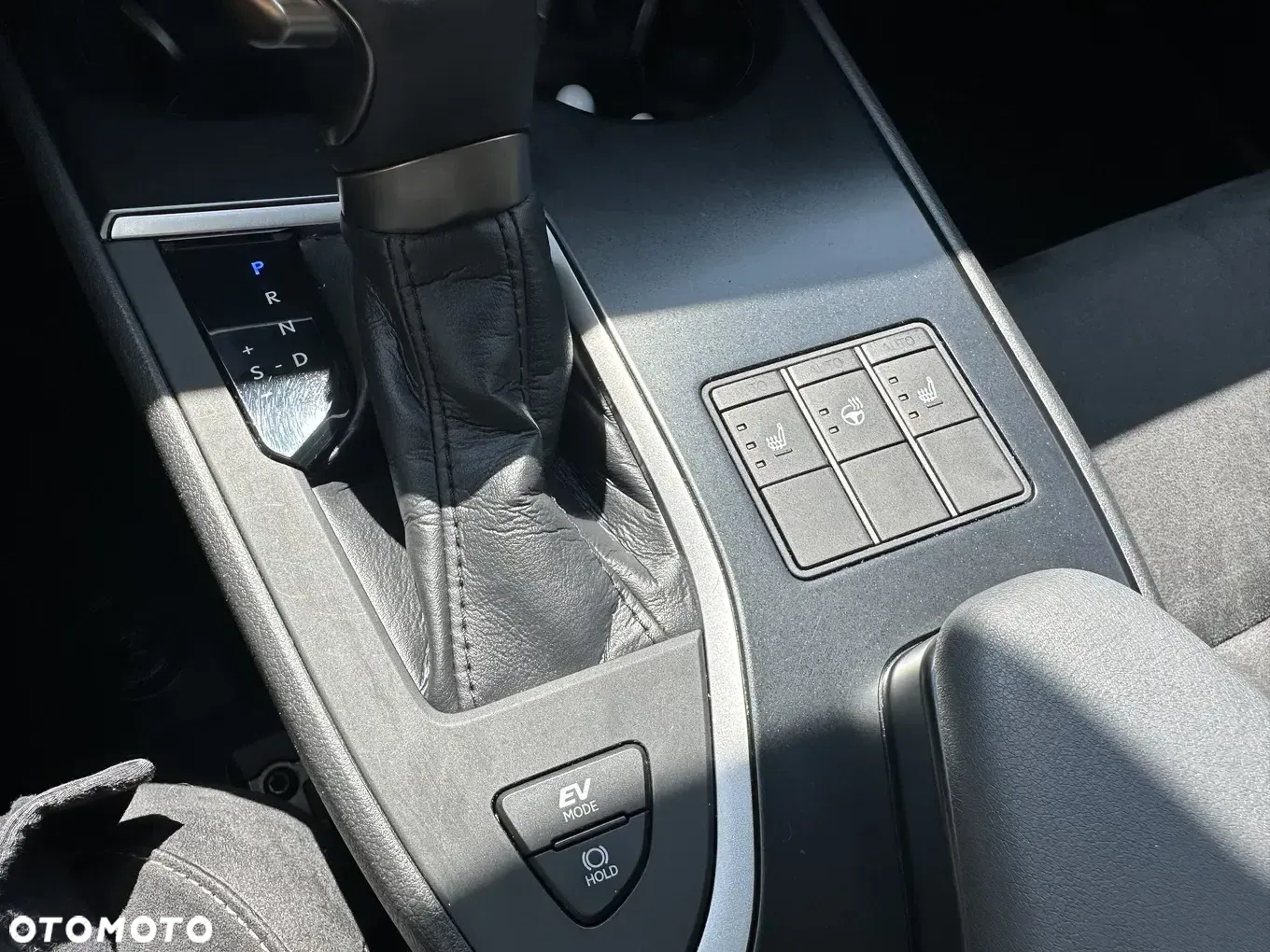 Lexus UX 200 GPF Business Edition 2WD - 16