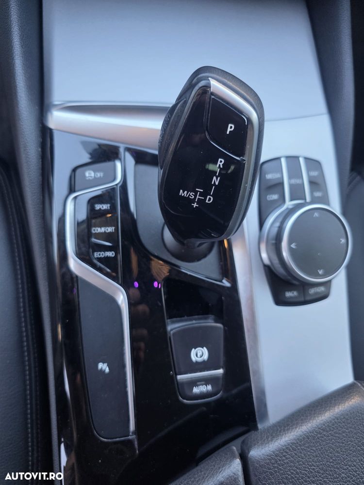 BMW Seria 5 520d xDrive AT - 18