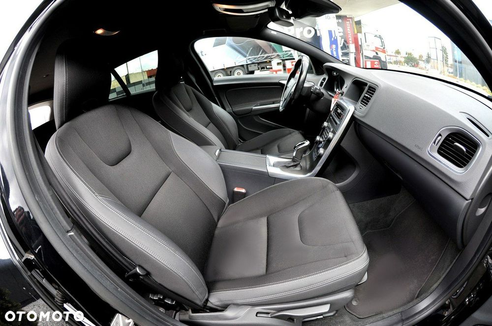 Volvo V60 D3 Geartronic Momentum - 22