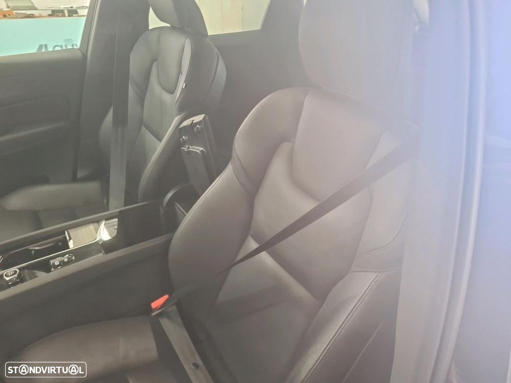 Volvo XC 60 2.0 T6 PHEV Plus Bright AWD - 6