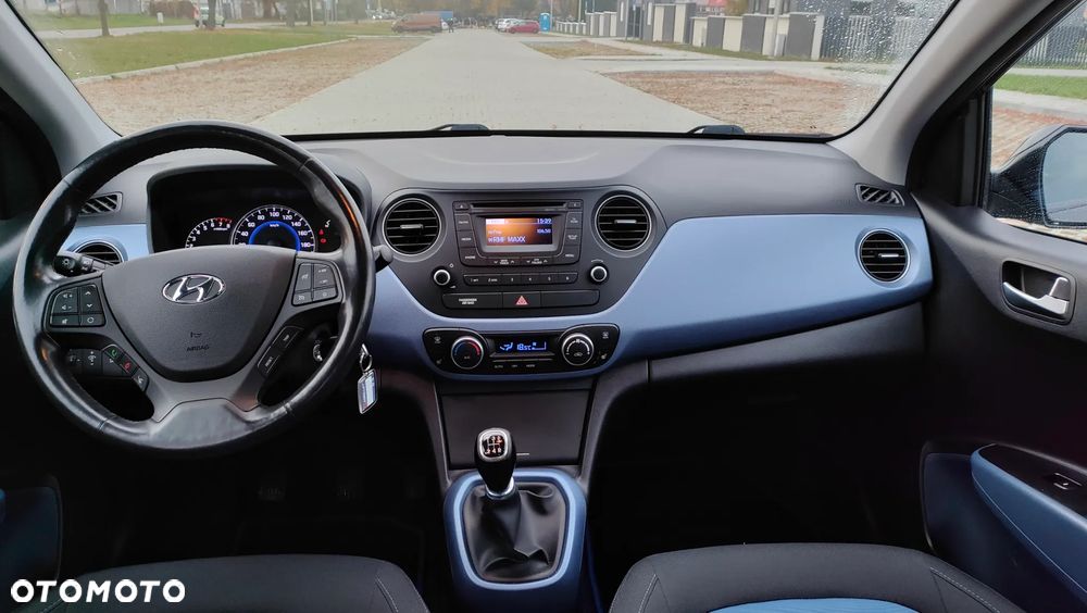 Hyundai i10 1.0 Fifa World Cup Edition - 18